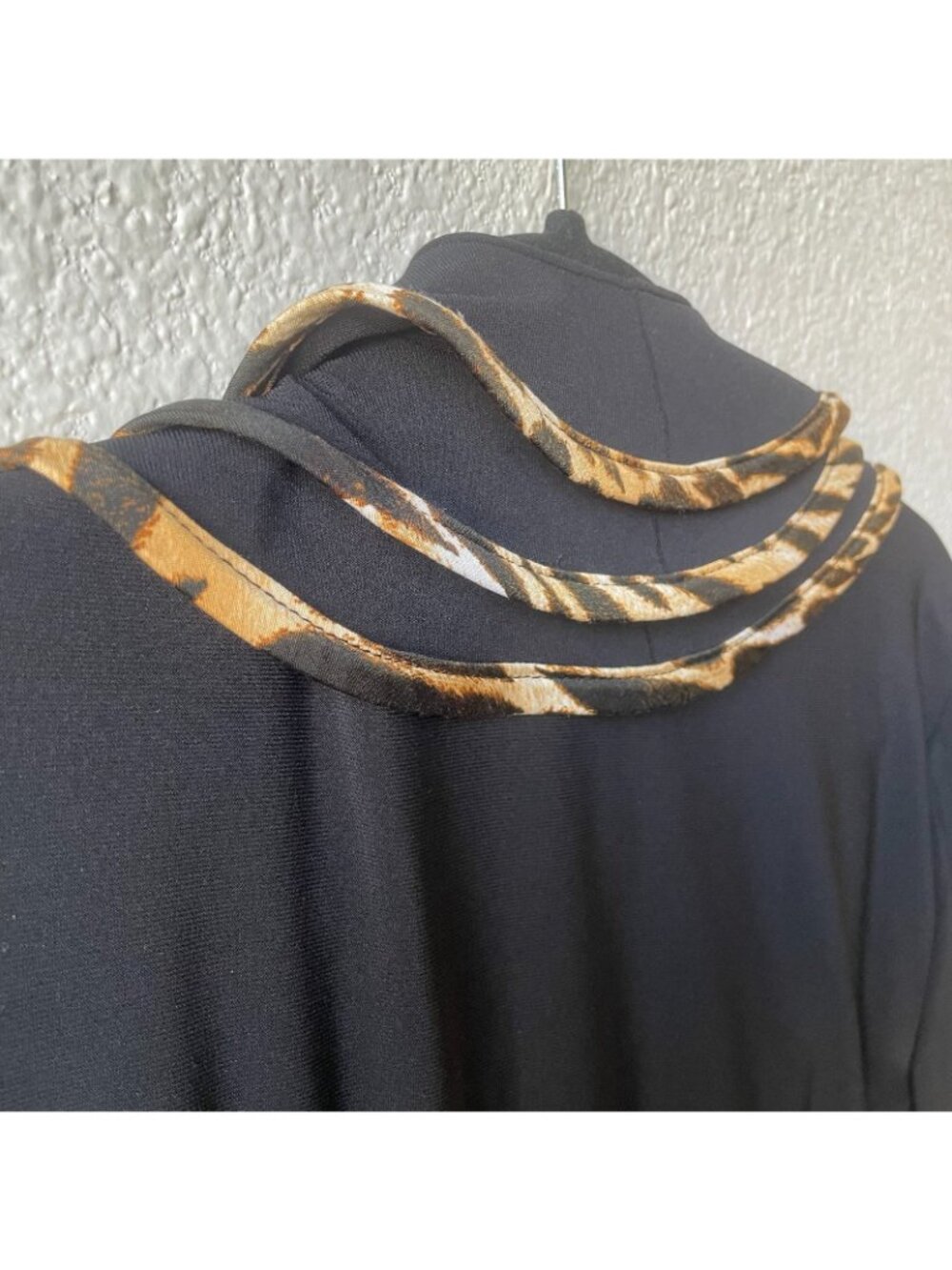 Joseph Ribkoff Women's Black Long Sleeve Top Size 10 Ruffled Neckline Belt Front - Picture 7 of 10